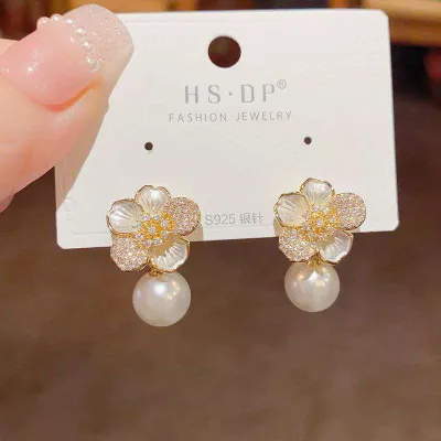 Elegant Pearl Flower Fashion Drop Earrings